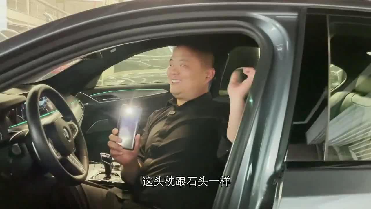 落地160万的宝马M5，4.4T600匹马力的性能车却停在角落里吃灰!