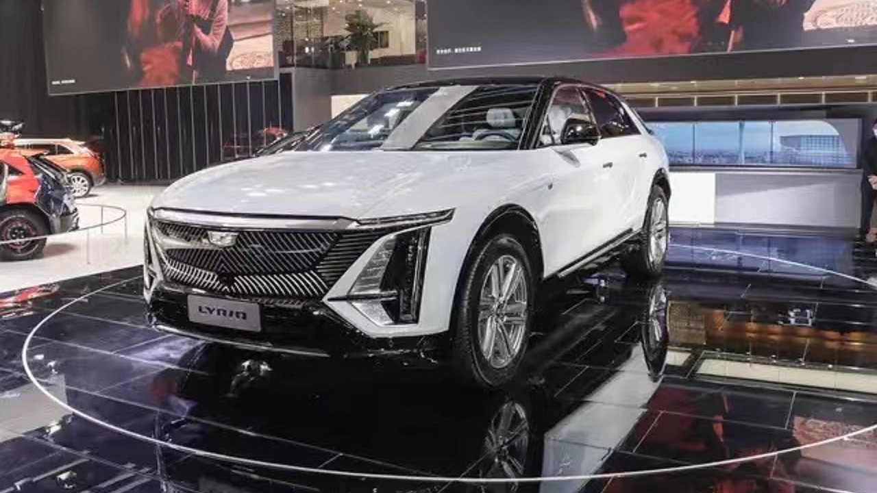 预售43.97万，配33英寸曲面屏！车展体验凯迪拉克LYRIQ