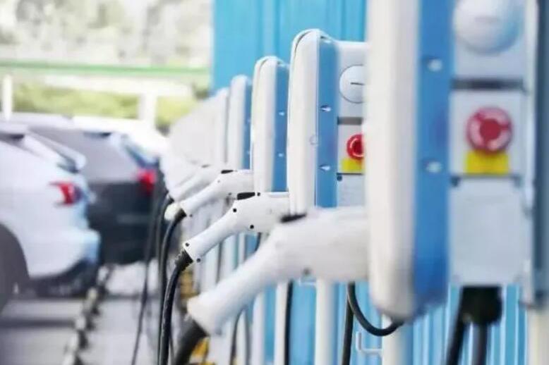 该买新能源汽车了？工信部表示，会有更多刺激消费政策出台