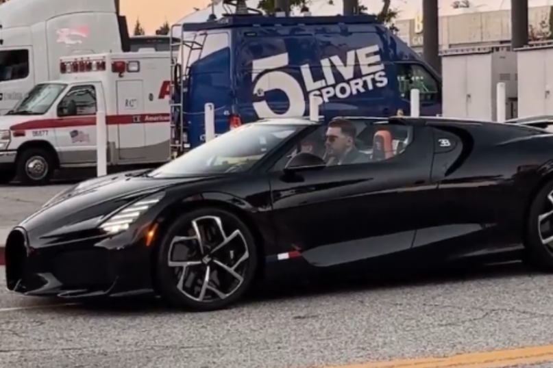 全球限量99辆！东契奇驾驶布加迪抵达战旧主：该车价值500万美元