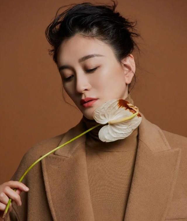 李小冉，身材傲人！