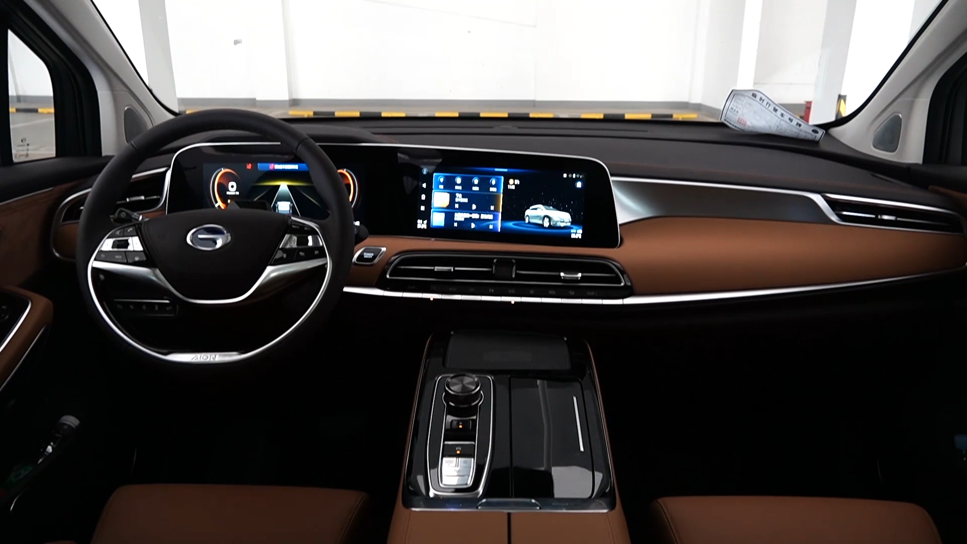 Aion LX双12.3英寸的大屏，内饰豪华与科技并存