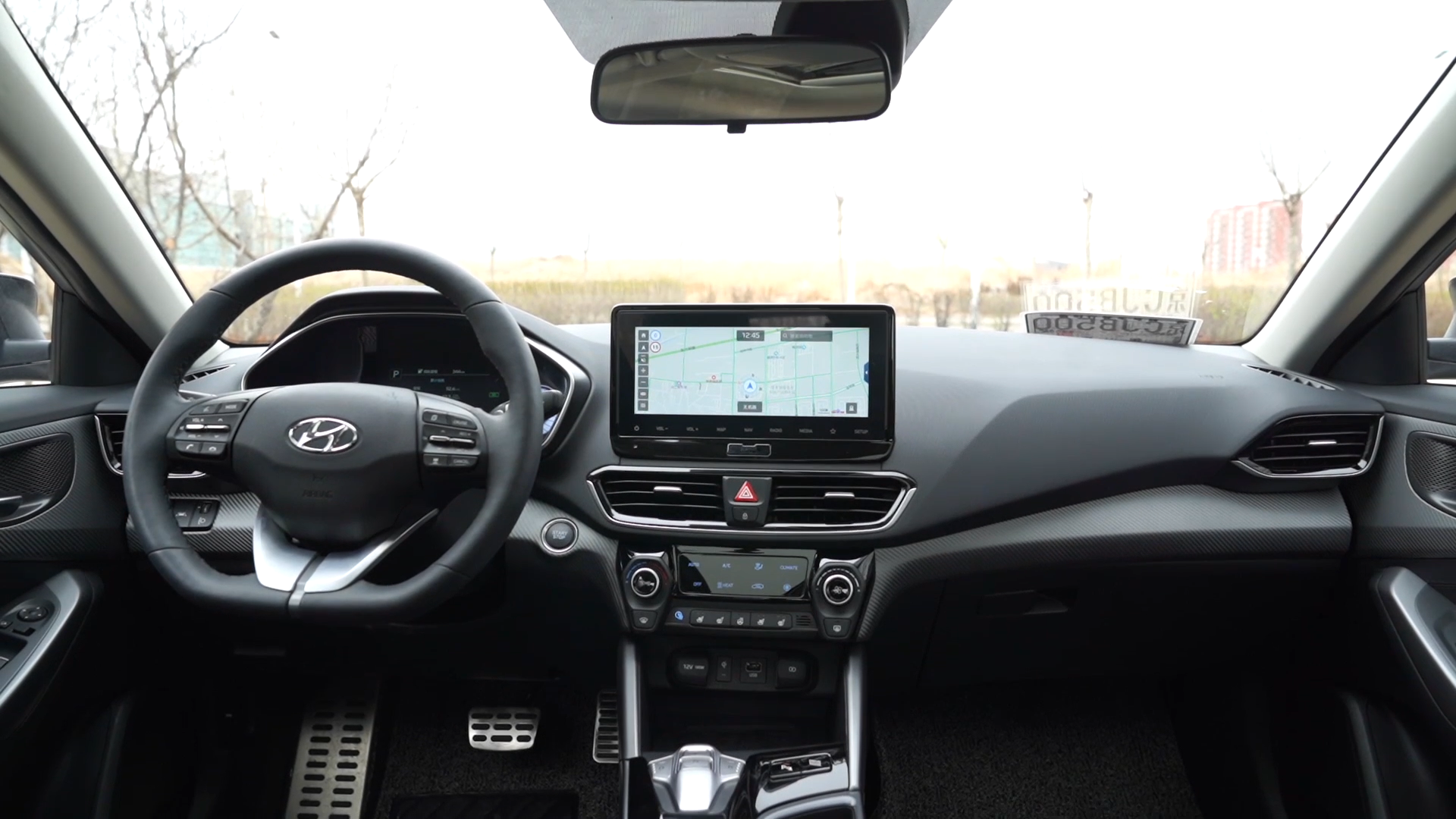 菲斯塔纯电动内饰风格简约，科技配置很实用