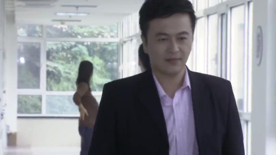 谎言的背后:同事看见康保晶从魏虹办公室走出来,问没