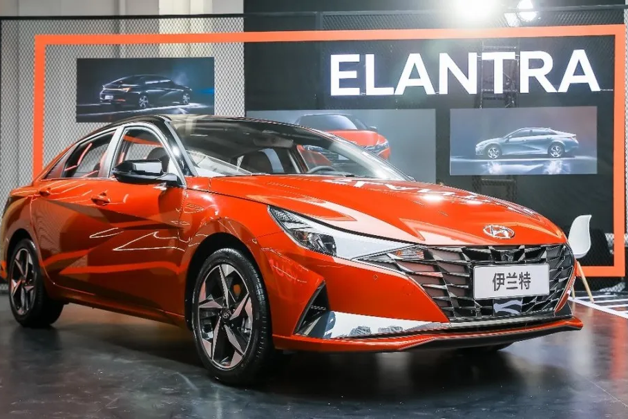 年轻人的第一台车，思域VS伊兰特谁合适？