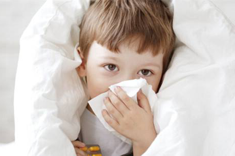 孩子持续咳嗽、打喷嚏，后得知床垫上的薄膜不该留，容易释放甲醛