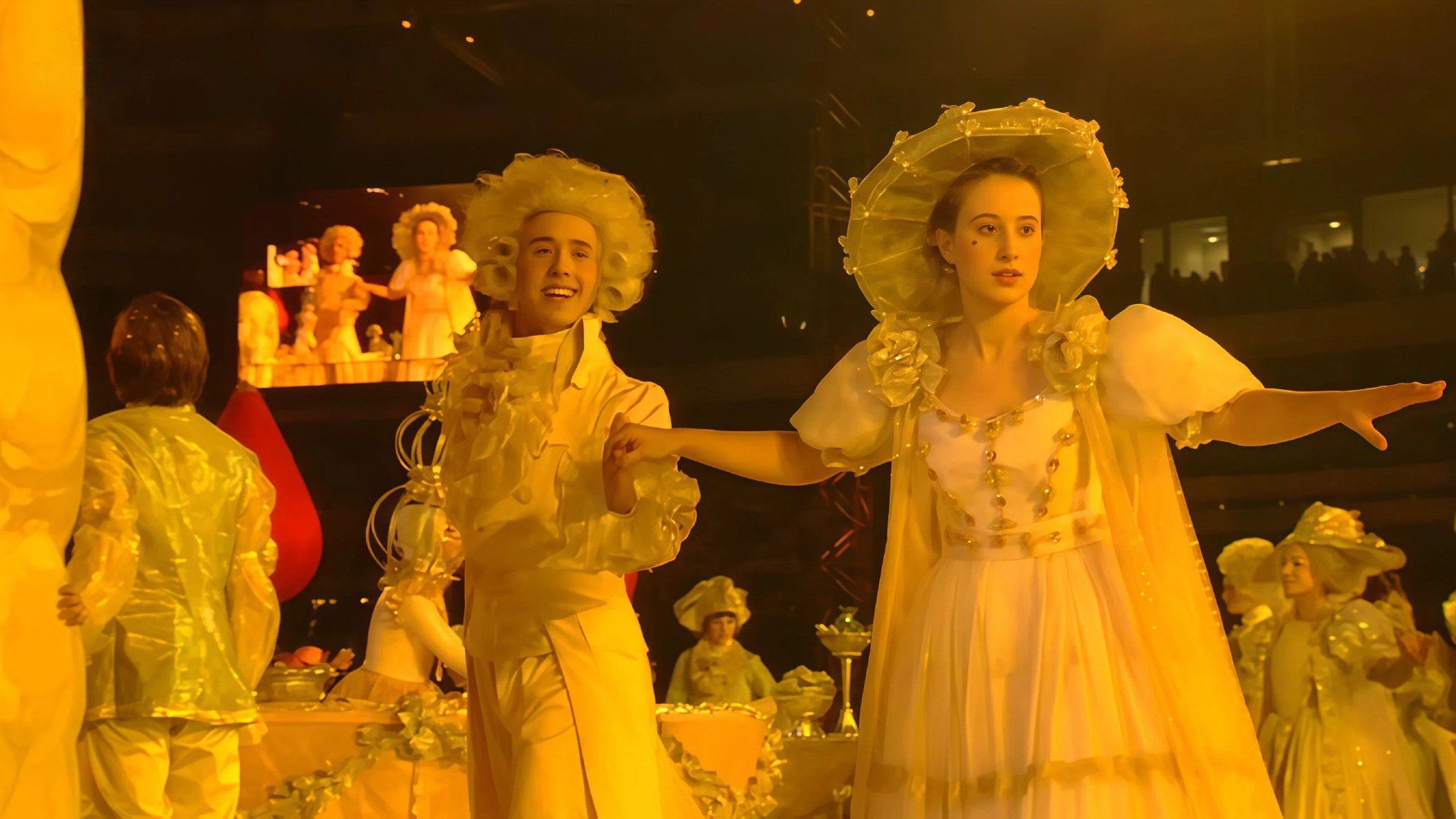 这是我见过最离谱的奥运开幕式！法拉利直接冲上舞台烧胎漂移