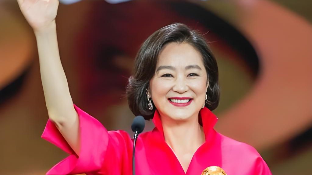 71岁林青霞近况曝光！31年前闪婚富商生2女儿，如今安享晚年生活