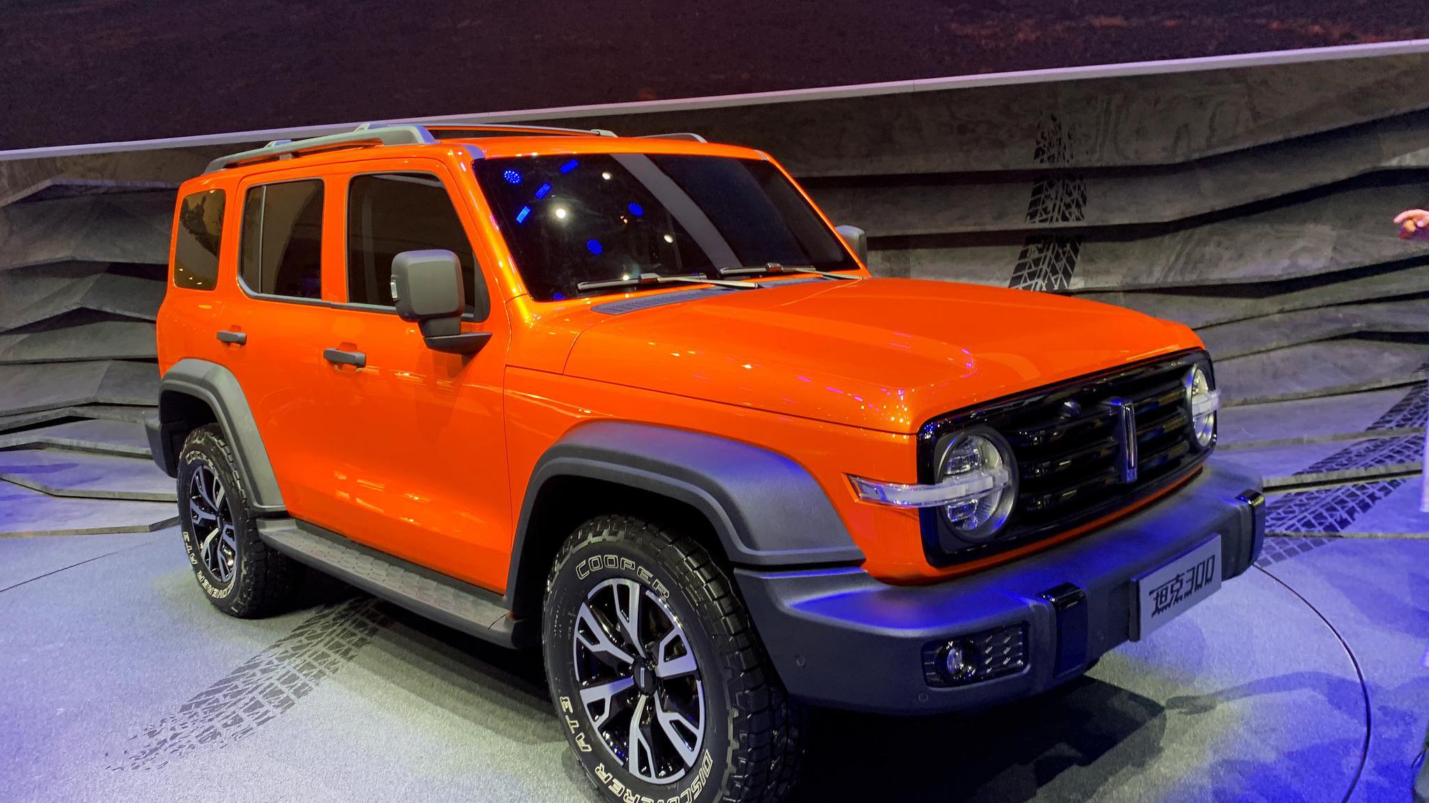 三把锁、四驱、九种驾驶模式，WEY坦克300能硬刚牧马人？