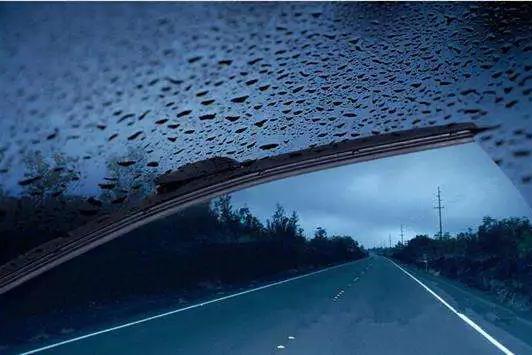 雨刷器越刮越模糊？教你几招，提升它的战斗力！