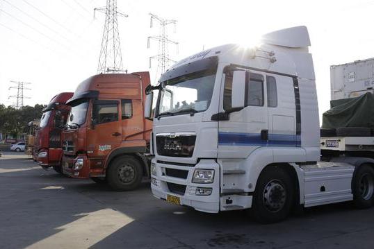 挂靠骗局：买车便宜2万，签完合同就变脸，卡友一年被坑6万