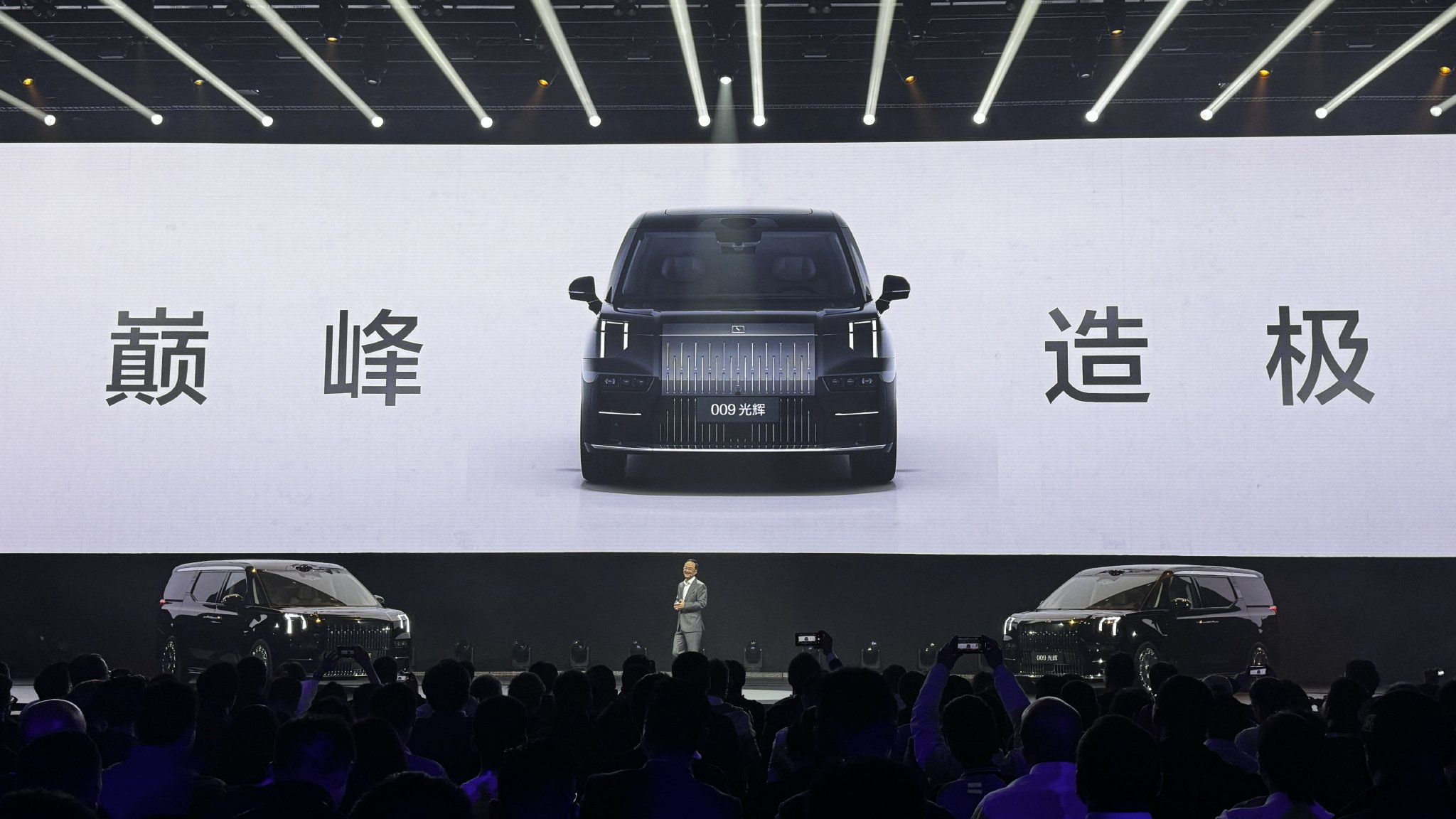 越卷越贵 极氪009光辉上市售78.9万 号称MPV中的“劳斯莱斯”