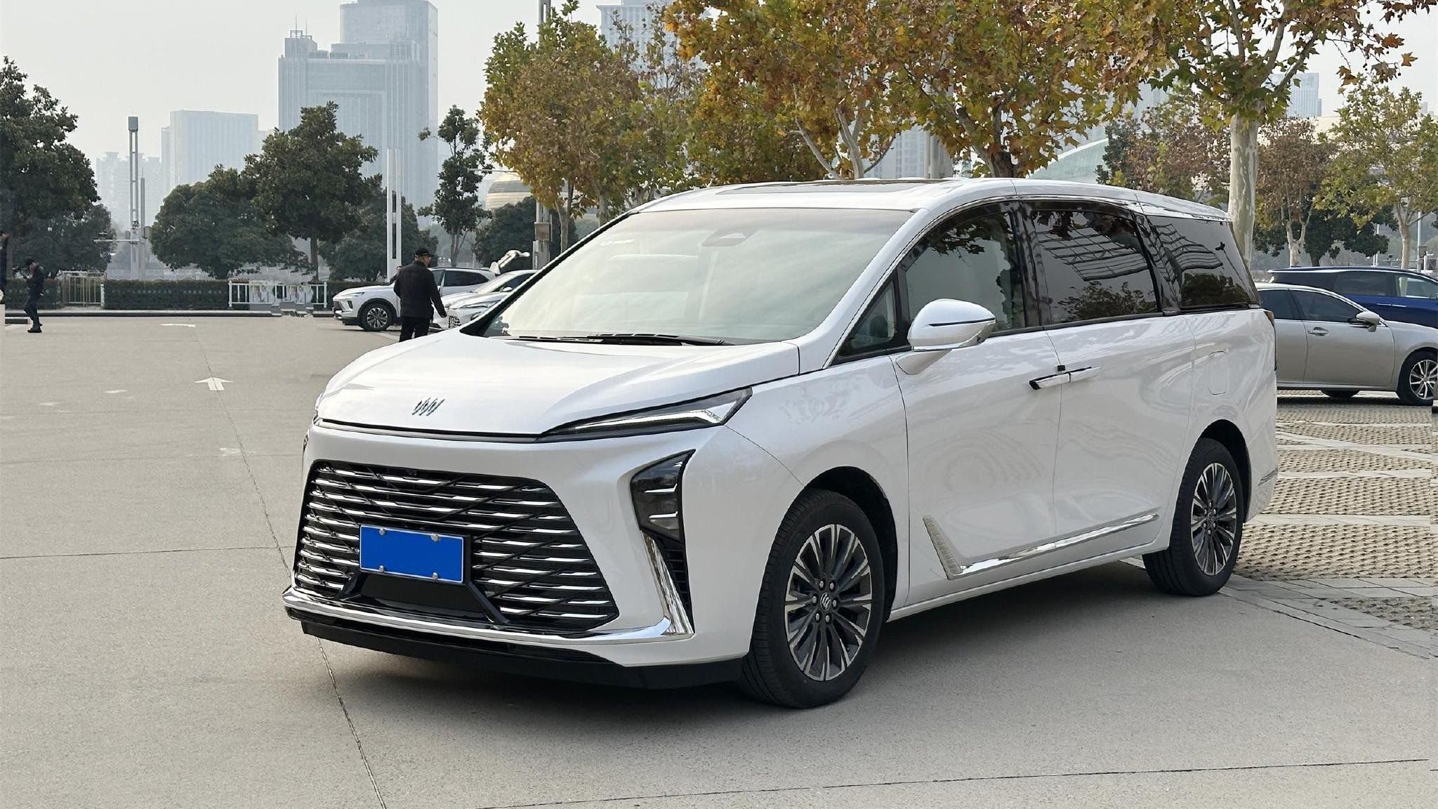 MPV市场那么卷，为何别克GL8陆尊是绕不开的选择？