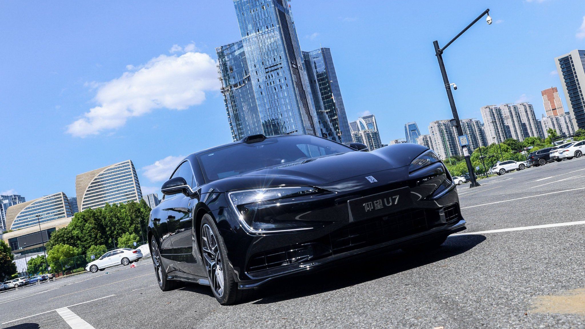 开起来像玩游戏？这恰恰是仰望U7 PHEV最厉害的地方