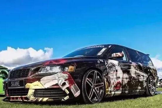 为什么别人家满车拉花也不会变成“汽配风”？