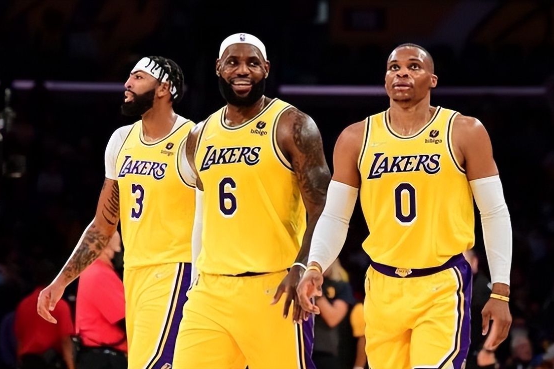 湖人强势反弹詹姆斯率队逆转取胜