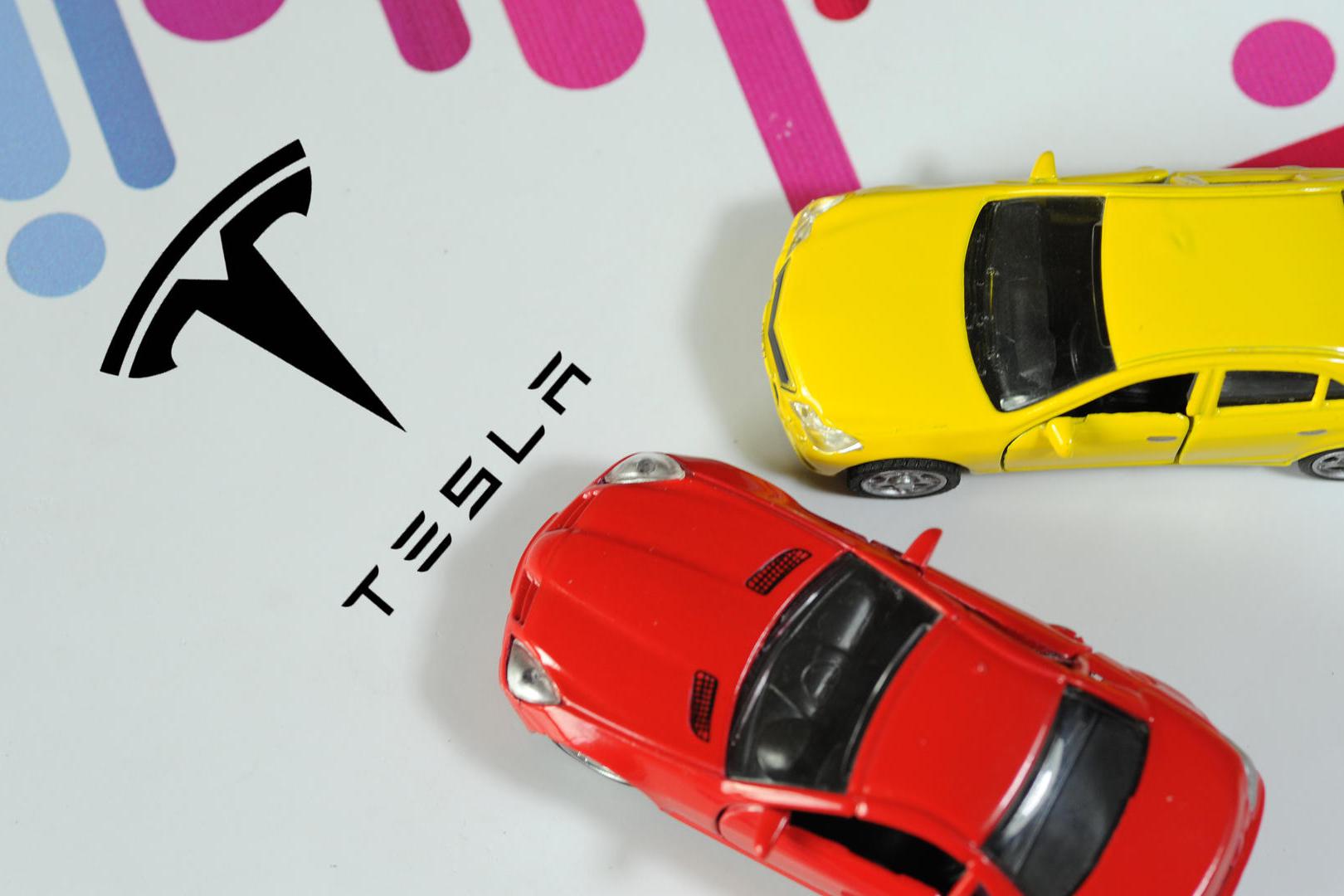 特斯拉车顶维权女车主用伟巴斯特通行证进场？刚刚，官方回复了