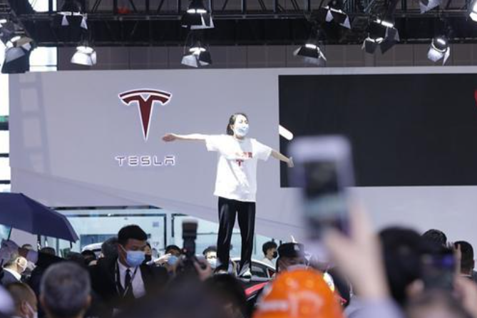 在特斯拉风波中，上海车展开启了智能汽车的战国争雄