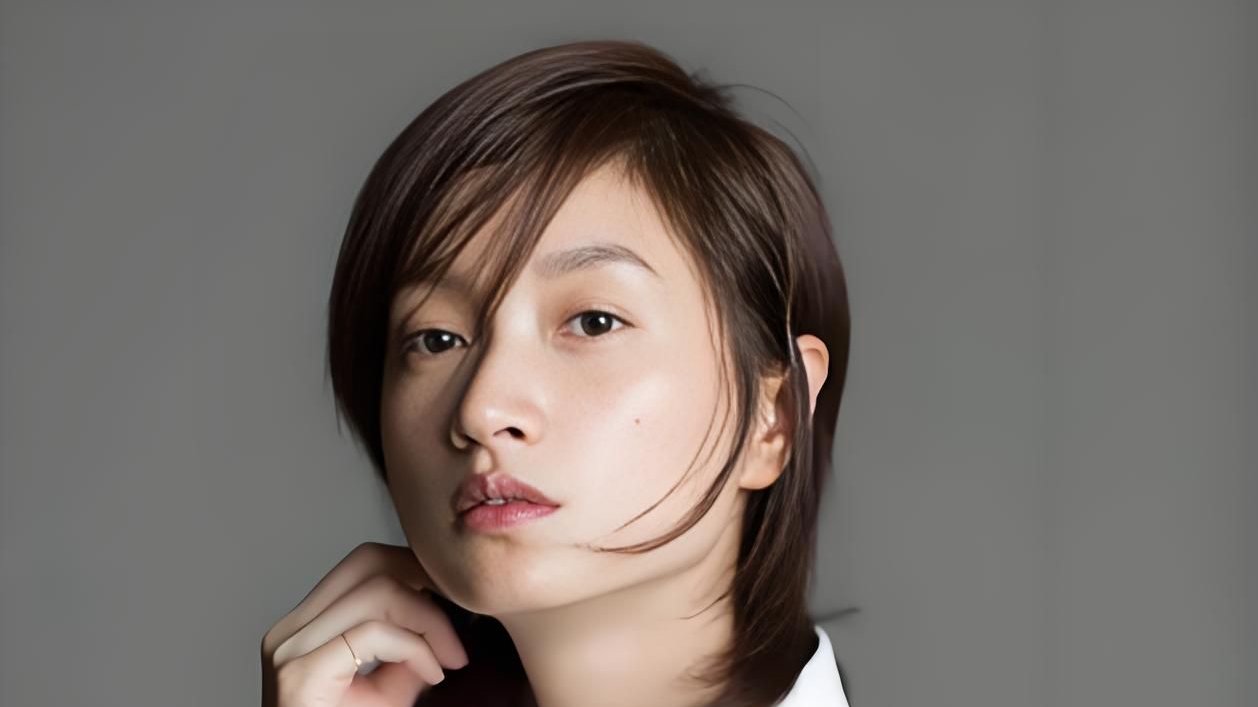 42岁沈佳妮近况曝光！嫁给朱亚文很幸福，2个女儿成为她的骄傲