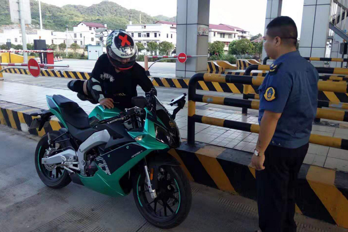 国庆起，电动车、三轮车、摩托车上路迎“新规”，有人欢喜有人忧