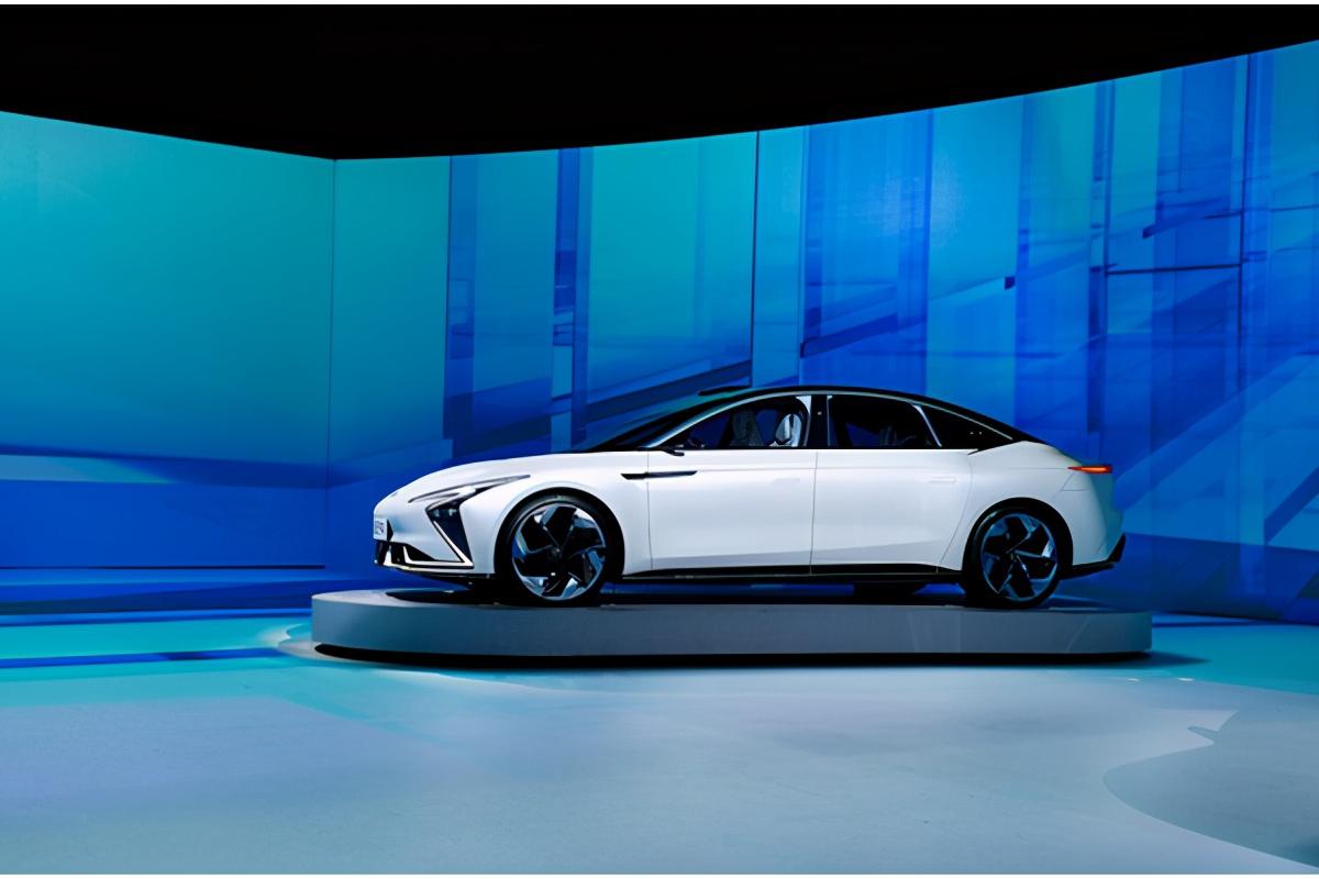 智己汽车品牌发布，旗下首款纯电轿车、SUV同时亮相