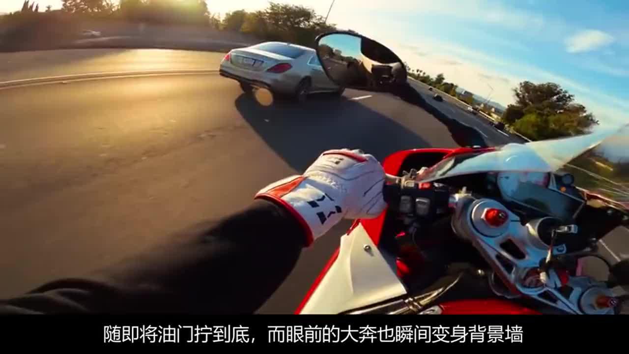 宝马重机车与奔驰S级相遇，一把油门拧下去，才知道差距有多大？