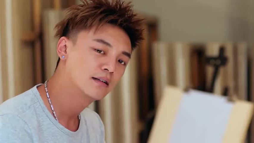 美女跟穷男友去他家可一下车美女傻眼了，这得多有钱才能买的起