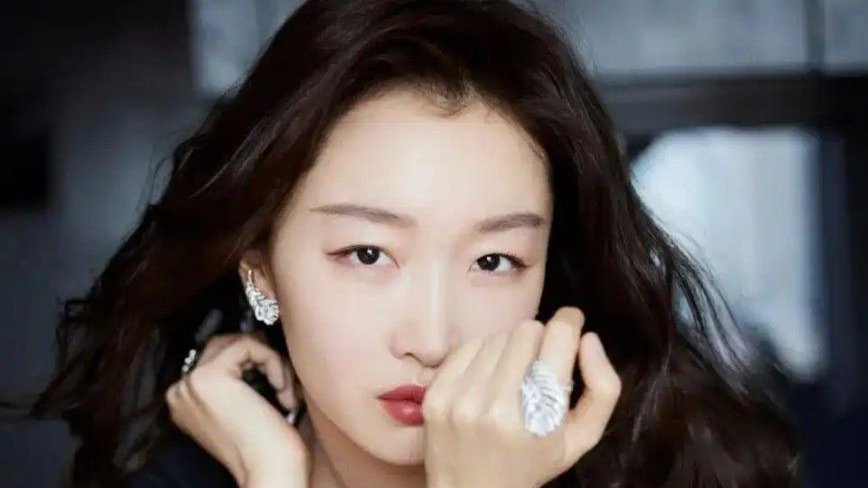 34岁周冬雨近况曝光！曾与田明鑫相恋，如今被传隐婚还有孩子