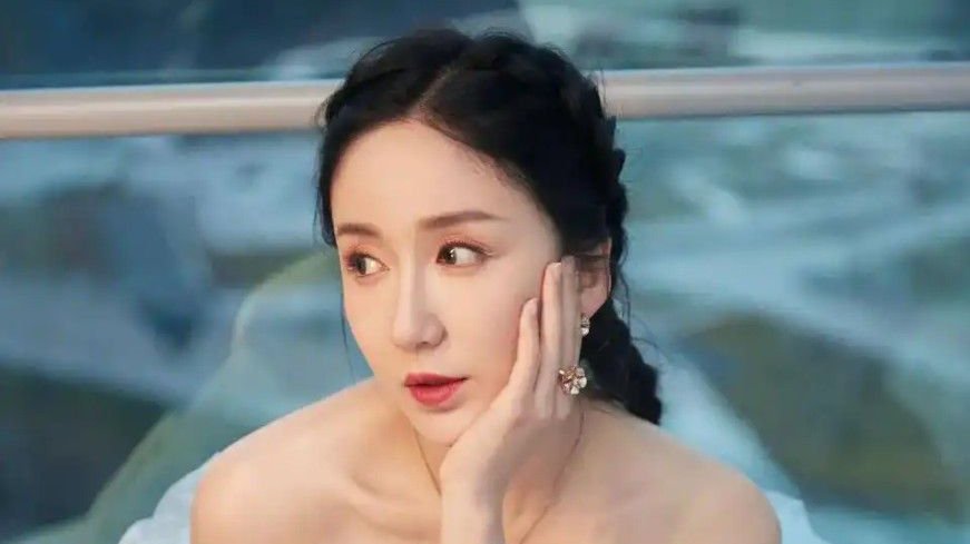 37岁娄艺潇近况曝光！经历多段失败恋情，如今感情成谜让人唏嘘