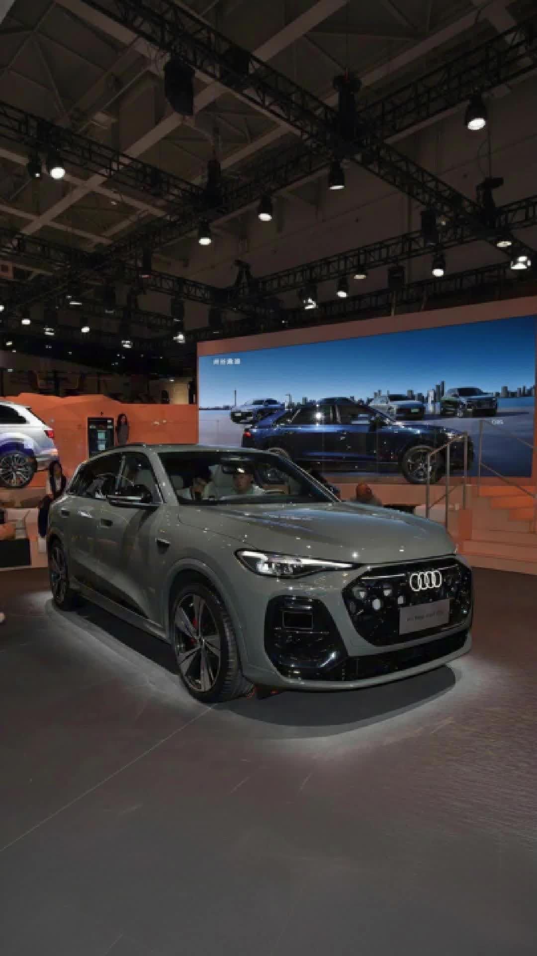 华为乾崑智驾上车全新奥迪Q5L仅30.98万起配三屏+投影刹车灯