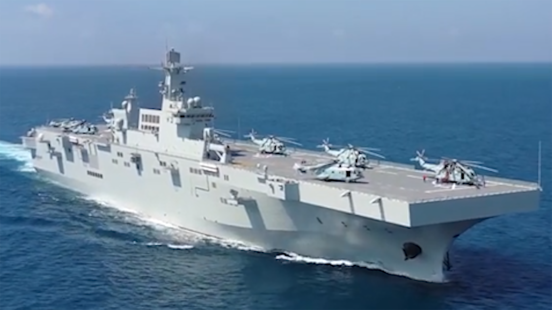中国075型两栖攻击舰,中国071型两栖攻击舰 首艘075型两栖攻击舰,为大国重器点赞!