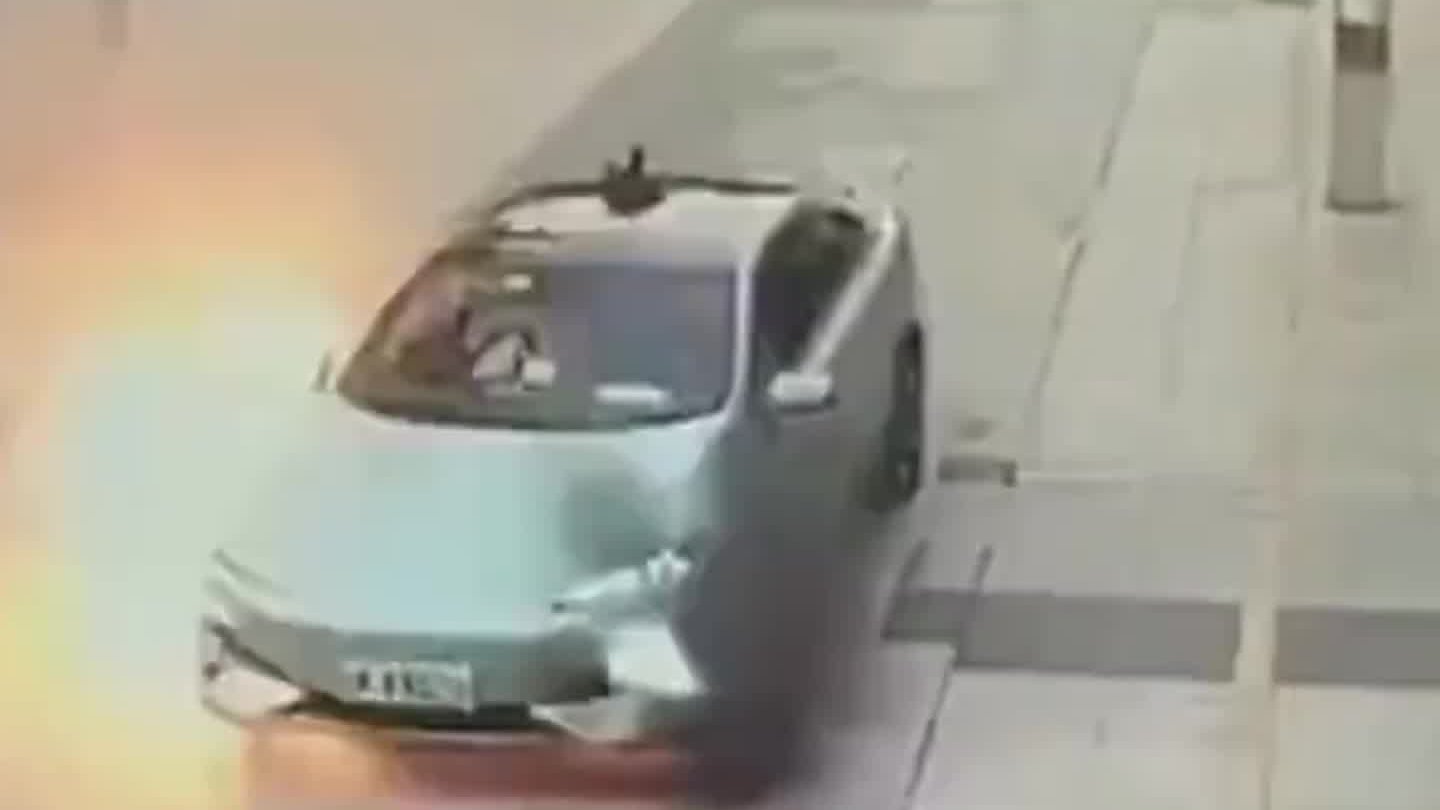 危险！长安深蓝行驶中爆燃！