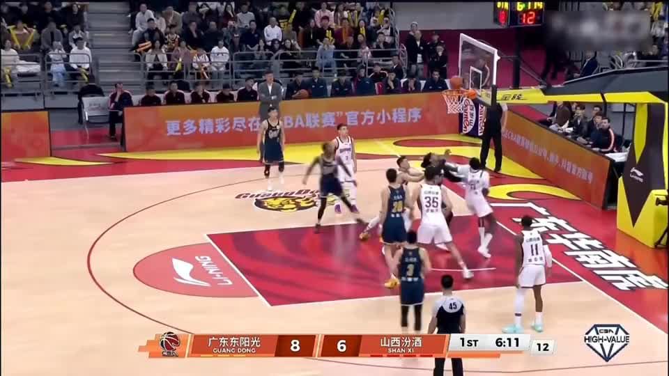 轻松破解2-3联防！1分钟教会你广东宏远这套底线球战术！