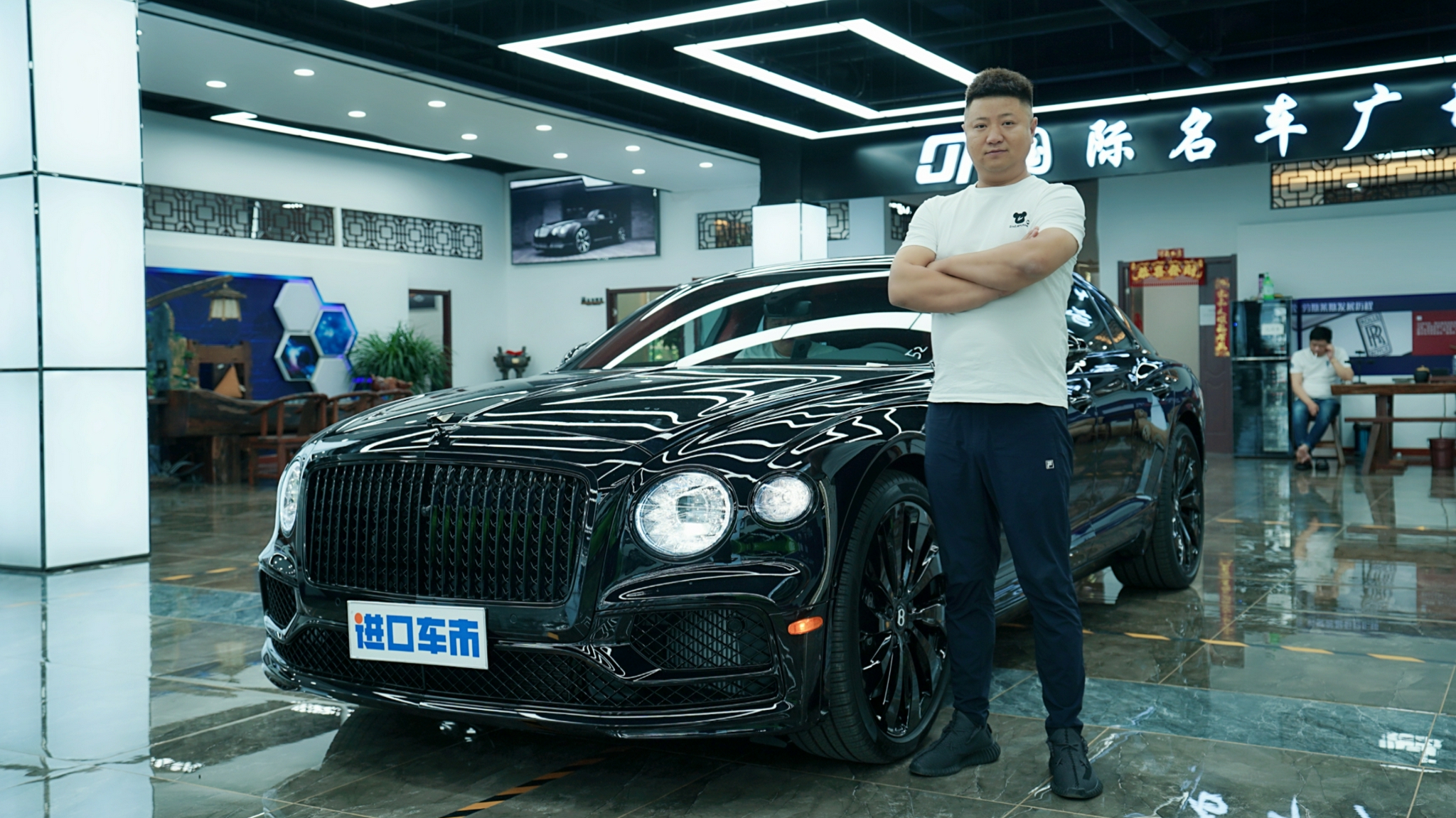 宾利也谈性价比？美规版飞驰实车介绍，选配炫黑套件