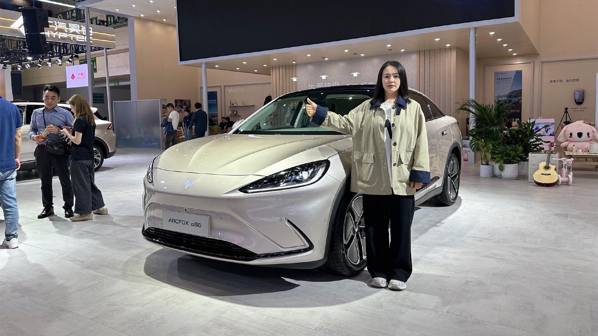 实拍极狐阿尔法新6系，多种优惠政策加持，你还会选其他车型？