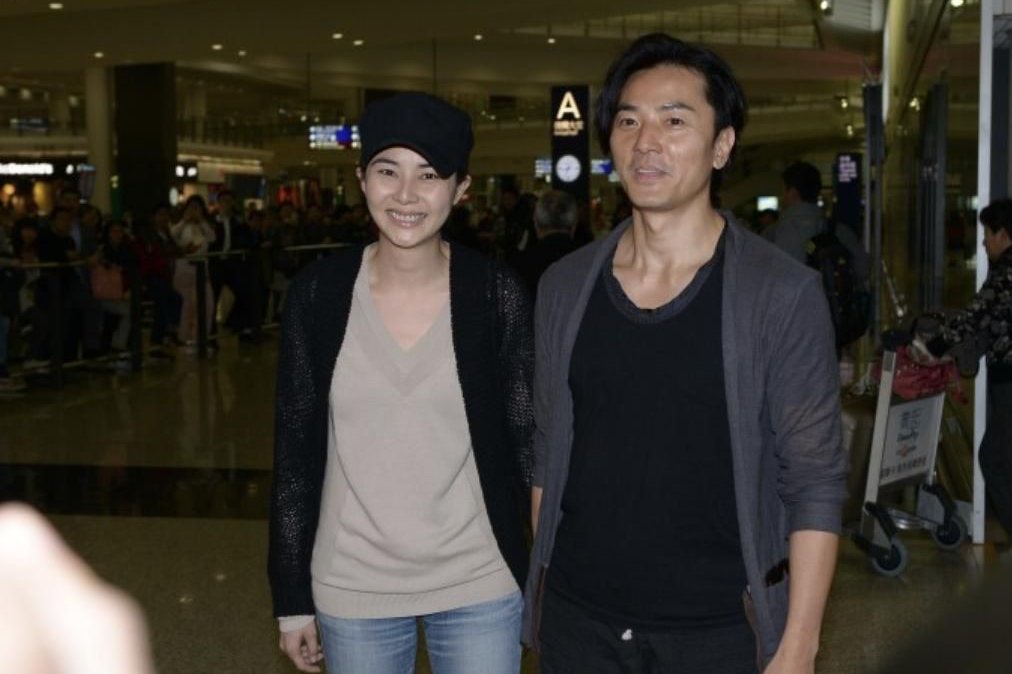 52岁蒙嘉慧瘦身成功，回香港现身街头身材苗条，打扮低调难掩气质