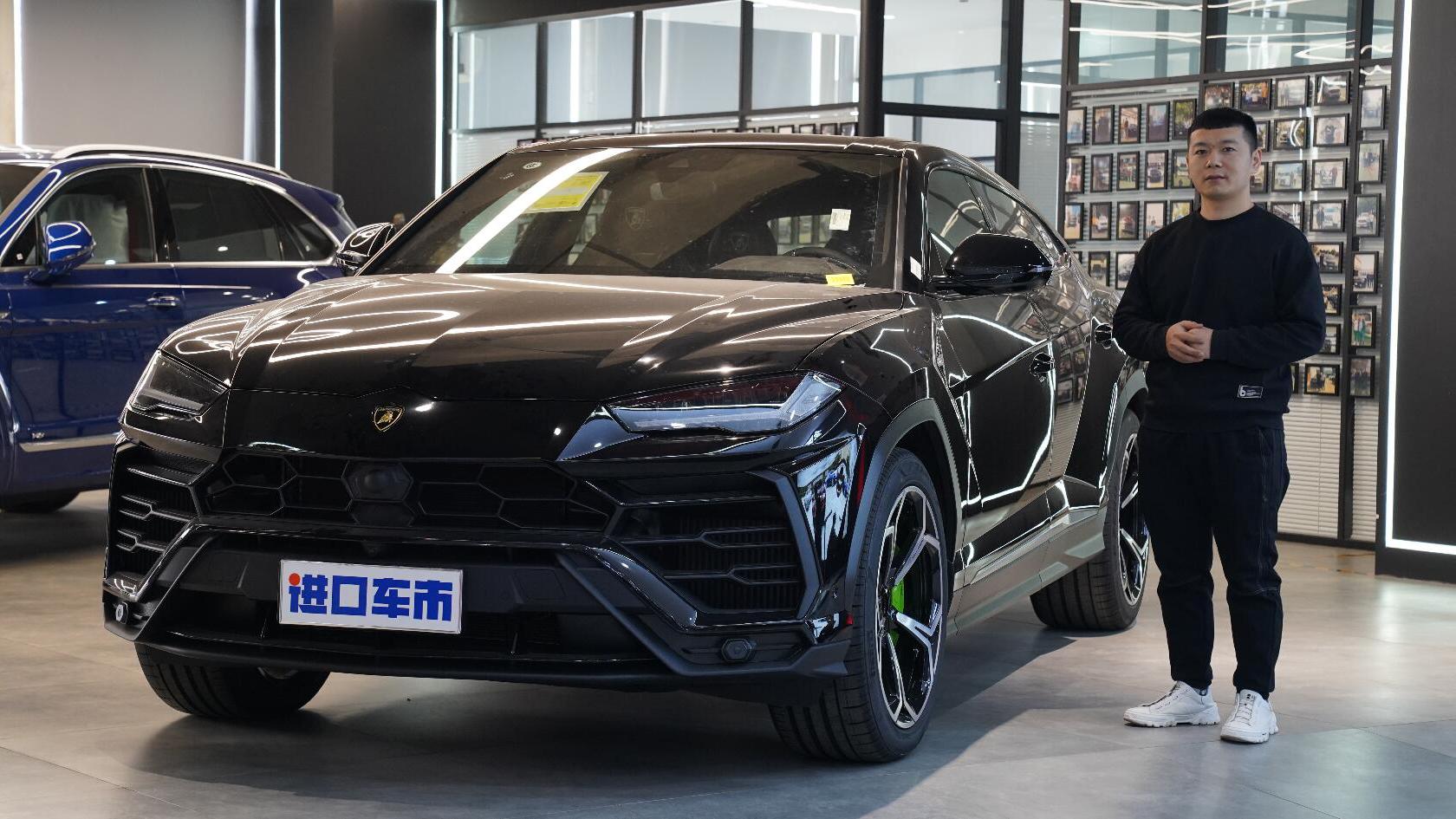 回头率收割机，实拍兰博基尼野牛URUS，跑车基因SUV