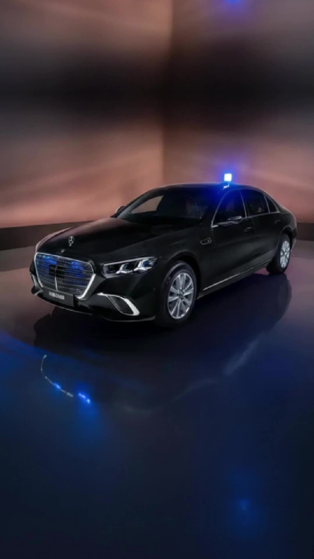 奔驰S级大改款4根横条格栅+发光立标这外观像夜总会