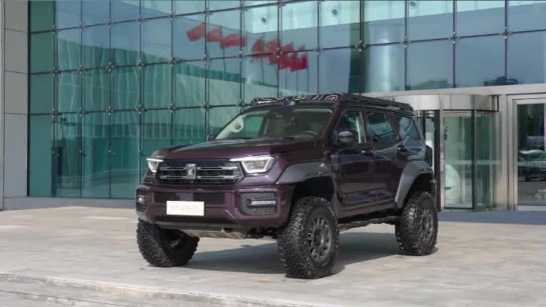 魏建军摊上“甜蜜烦恼”！坦克400销量狂飙，网友催着赶工交车