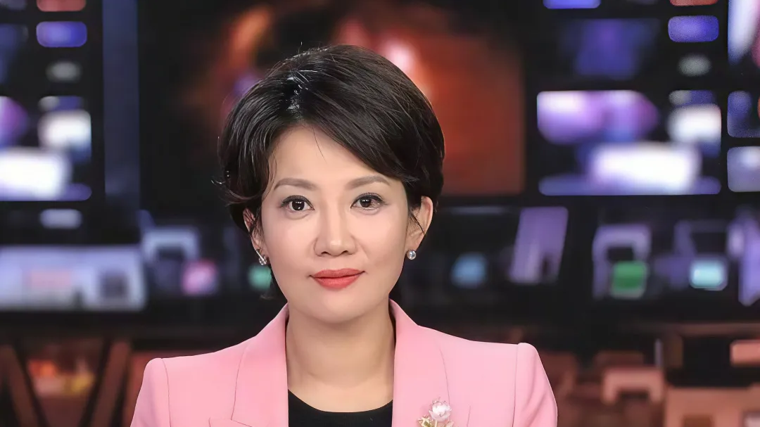 48岁央视主持人王端端近况曝光！嫁给同行生下一女，如今婚姻幸福