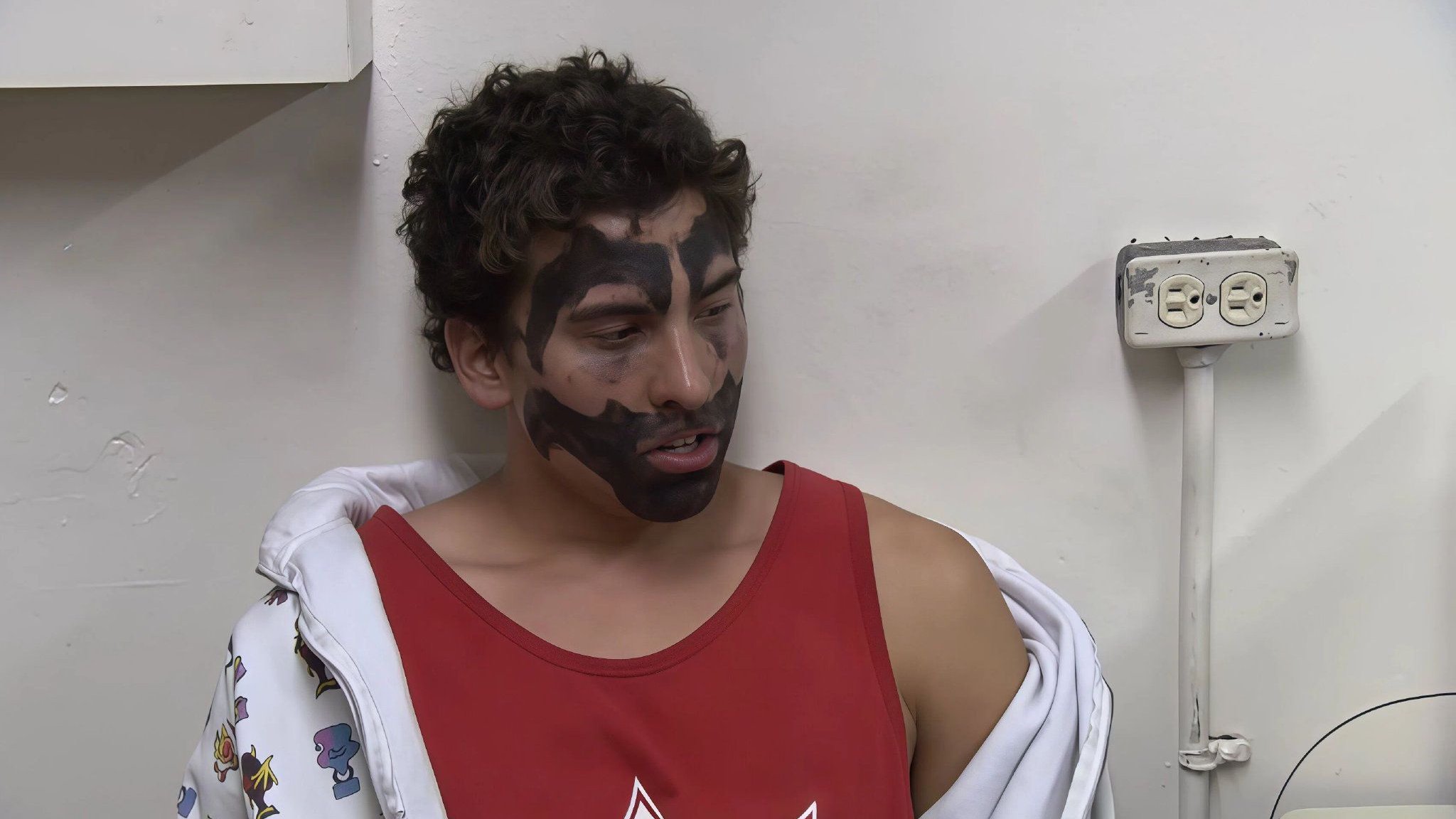 “调情也算性侵？”小丑妆男子进局子，警察听完理由都懵了