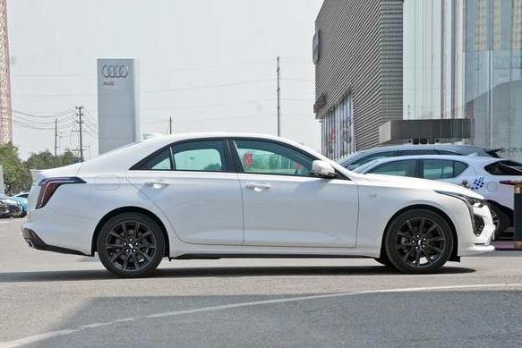 锐志迎来替代者，豪华品牌后驱布局，2.0T+8AT运动新星CT4