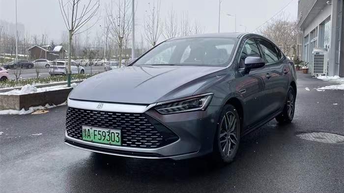 油耗3.8L，最大续航1245km，到店实拍比亚迪秦PLUS DM-i