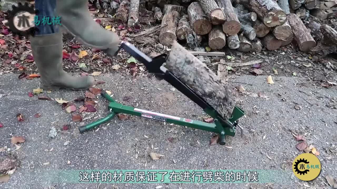 外国牛人发明劈柴神器不用油不用电一天能劈3吨木柴