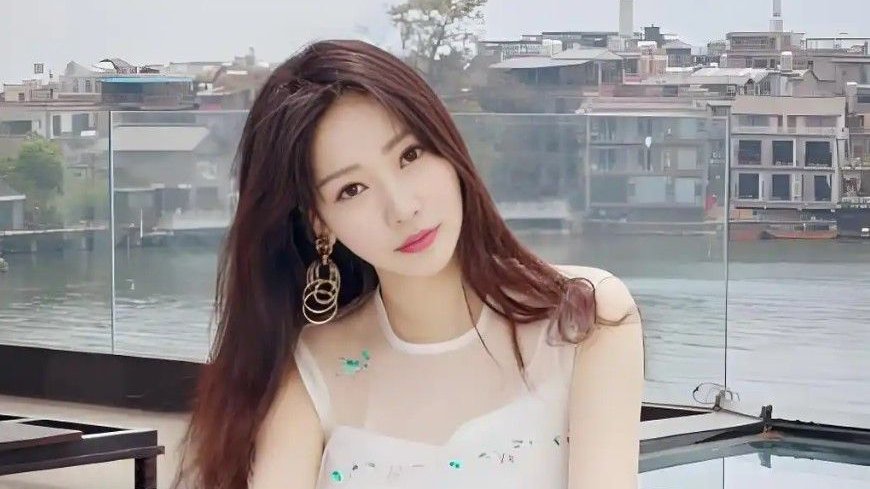 45岁柳岩近况曝光！身材模样变化大，被传与大学初恋复合