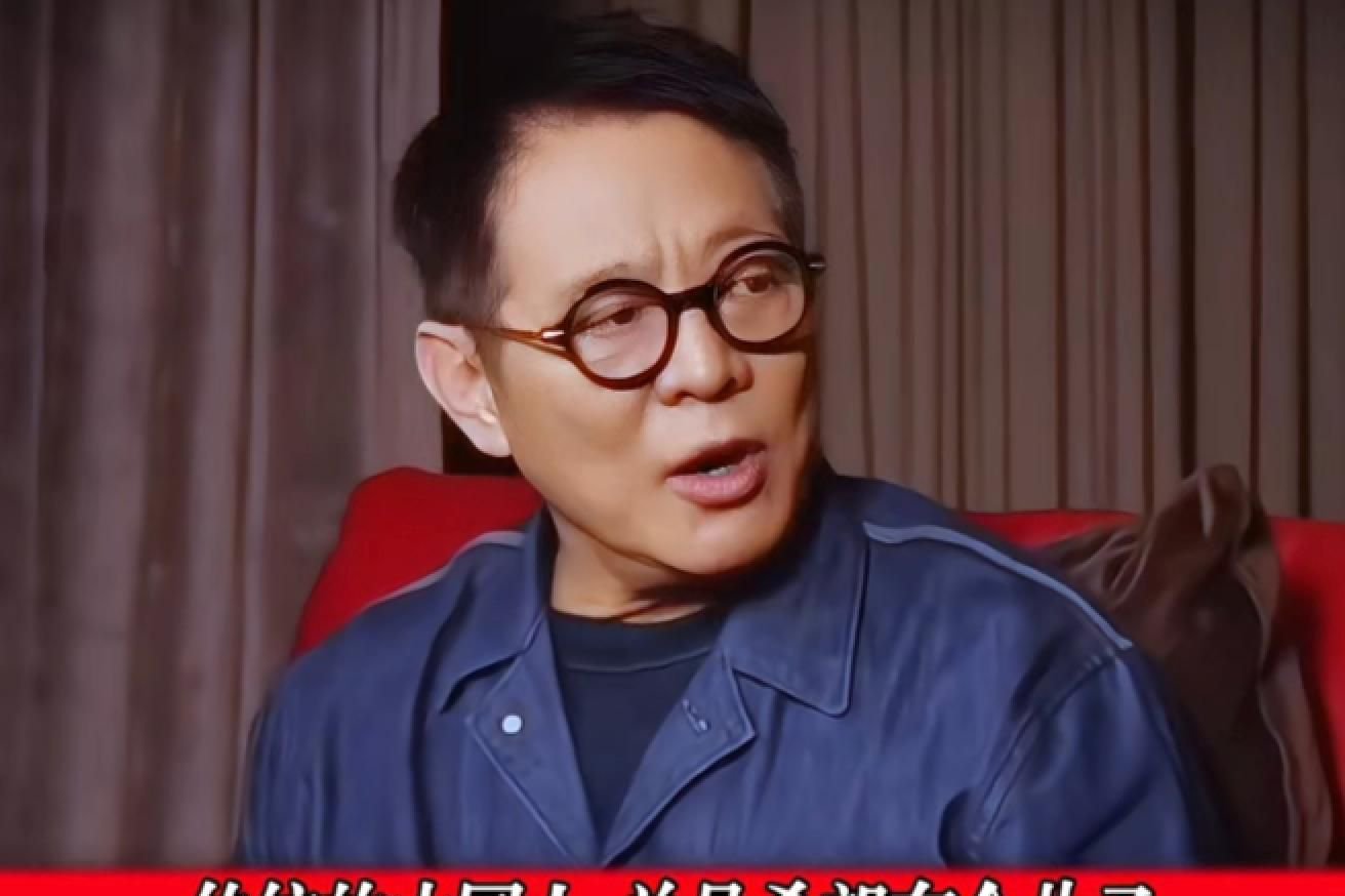 李连杰自曝为母亲想生儿子，两段婚姻生了四个女儿，家族女多男少