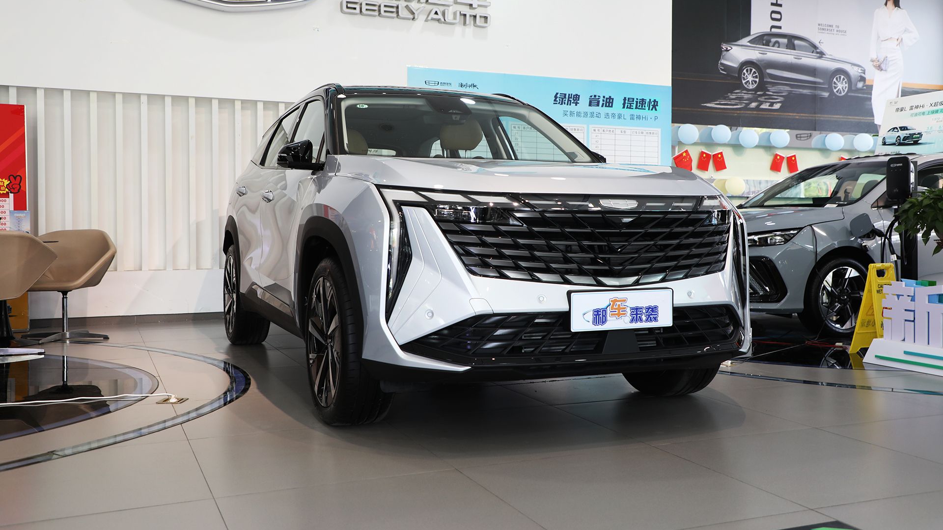 国产高颜值紧凑型suv，新车售价12 57万起，吉利博越l值得买么？ 新车资讯 汽车视频 吉利汽车 新浪新闻