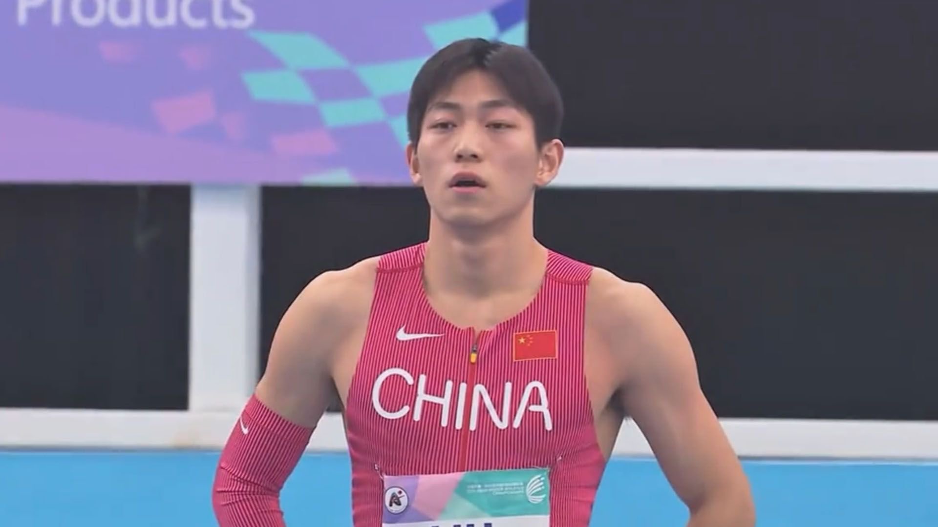 绝杀日本！中国飞人刘俊茜60米栏狂飙破纪录，第二个刘翔横空出世