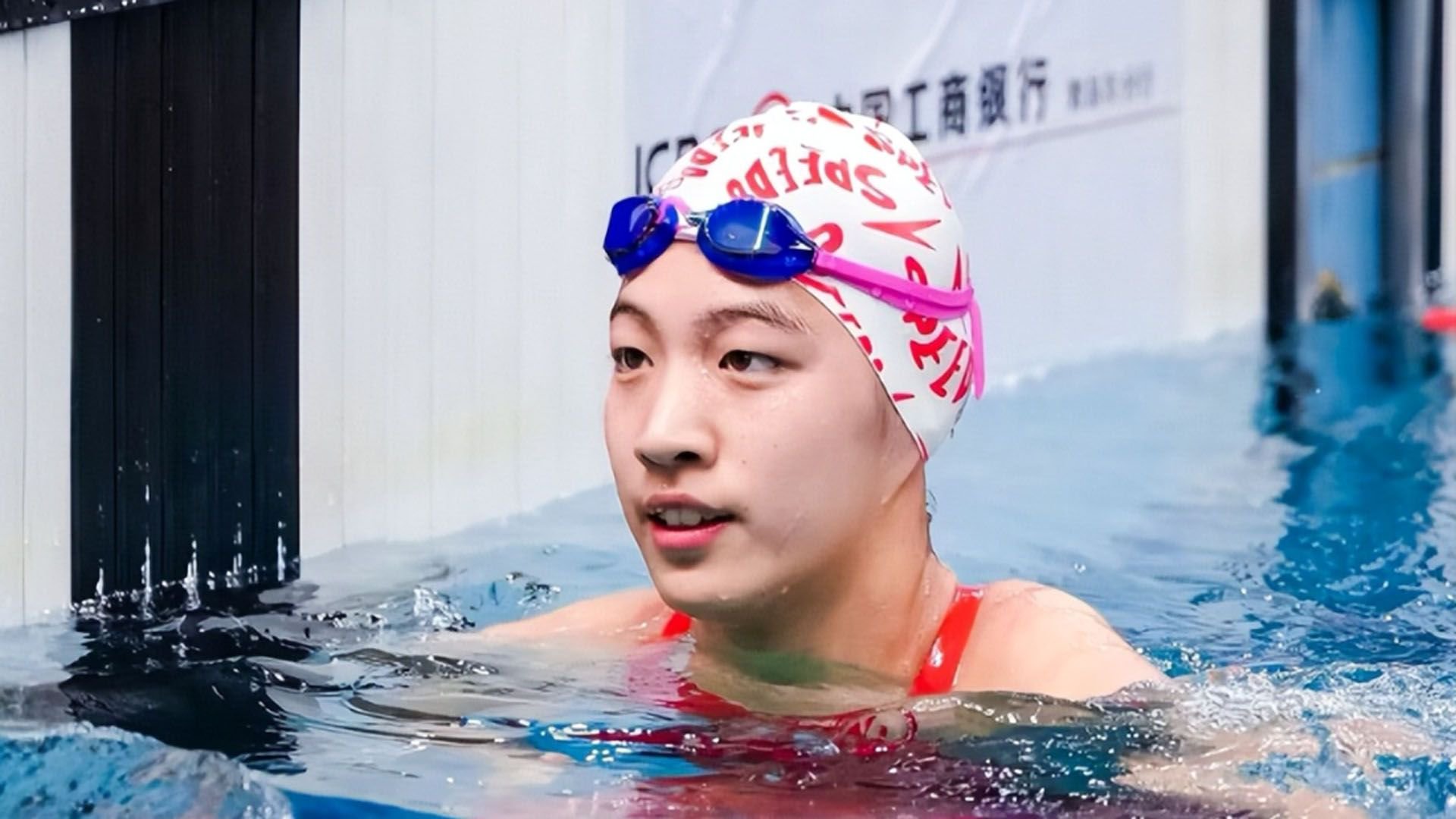 厉害！16岁中国天才少女自由泳击败张雨霏夺冠，这逆袭也太猛了