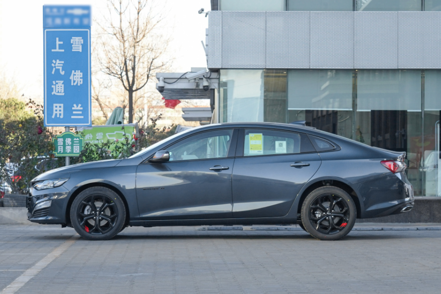 美系中型车对决：别克君威GS对比雪佛兰迈锐宝XL